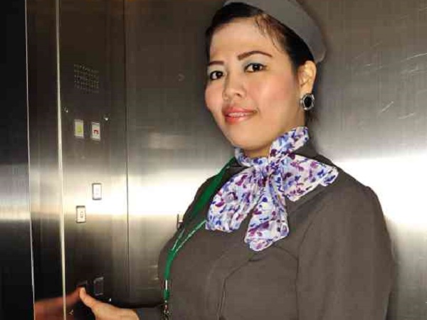 SM Olongapo Elevator Girl/ Photo taken from lifestyle.inquirer.net